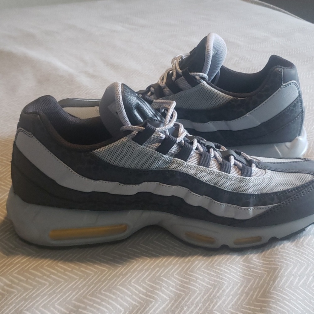 Shoes - Picture 2 of 3